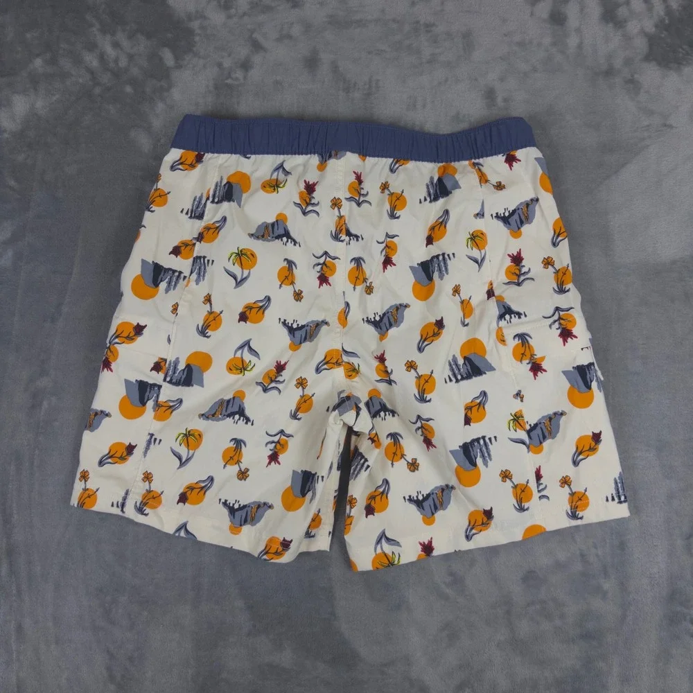 The North Face Class V Belted Shorts Mens M Cream Graphic Print Hiking Outdoor